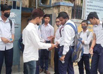 উচ্চমাধ্যমিক পরীক্ষার্থীদের প্রতি সাহায্যের হাত বাড়ালের প্রয়াত মন্ত্রী সাধন পাণ্ডের তরুণী কন্যা শ্রেয়া