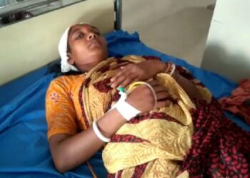 কুপ্রস্তাবে রাজি না হওয়ায় বধূকে বাঁশ দিয়ে বেদম পেটানোর অভিযোগ যুবকের বিরুদ্ধে