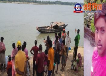 ডিঙ্গিতে বসে থাকার অপরাধে ইঁটপাটকেল ছোড়ার অভিযোগ, ইঁটের আঘাত থেকে বাঁচতে গঙ্গায় লাফ দিয়ে তলিয়ে গেল যুবক