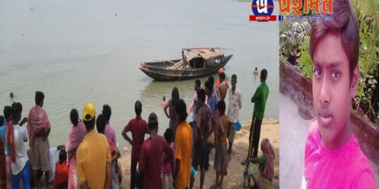 ডিঙ্গিতে বসে থাকার অপরাধে ইঁটপাটকেল ছোড়ার অভিযোগ, ইঁটের আঘাত থেকে বাঁচতে গঙ্গায় লাফ দিয়ে তলিয়ে গেল যুবক