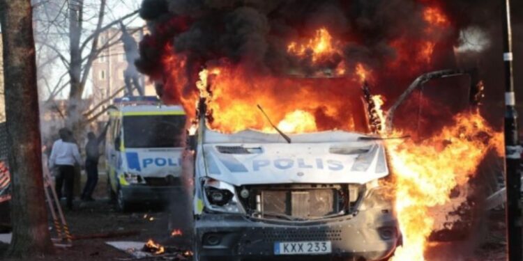 মত প্রকাশের স্বাধীনতার বাড়াবাড়ি নিয়ে প্রশ্ন তুললো খোদ সুইডিশ পুলিশ