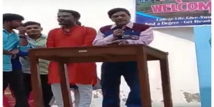 ‘অল্প স্বল্প র‍্যগিং,ভালো র‍্যগিং বন্ধ হয়ে গেছে বলে জুনিয়ার ছাত্রছাত্রীরা সিনিয়ারদের মানছে না’ : কলেজ শিক্ষকের এই বক্তব্যে উঠলো নিন্দার ঝড়