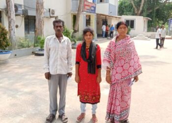 বাবা-মা ভেঙে পড়েছে শুনে নিজেই বাড়ি ফিরে এল ‘আত্মগোপনে’ থাকা কিশোরী