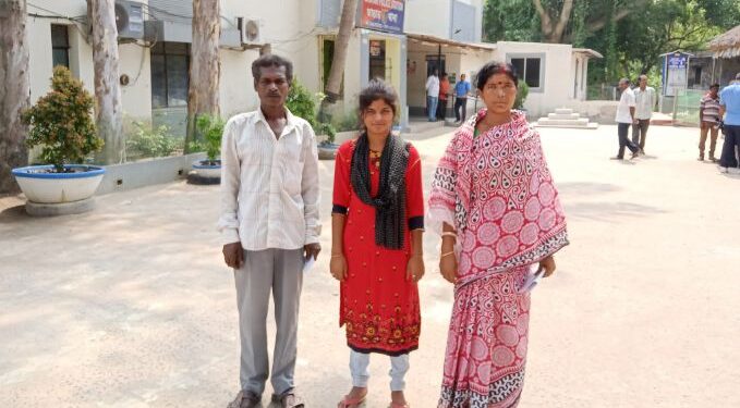 বাবা-মা ভেঙে পড়েছে শুনে নিজেই বাড়ি ফিরে এল ‘আত্মগোপনে’ থাকা কিশোরী