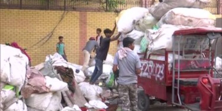 দাঙ্গা কবলিত জাহাঙ্গীরপুরীতে অবৈধ নির্মানের বিরুদ্ধে বুলডোজার প্রয়োগের সিদ্ধান্ত নিল উত্তর দিল্লি মিউনিসিপ্যাল ​​কর্পোরেশন