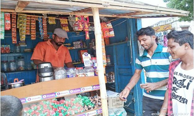 নেই চাকরির সুযোগ, সংসার চালানোর তাগিদে টিউশনের পাশাপাশি চায়ের দোকান খুললেন এমএ পাশ নিরুপায় হেমন্ত