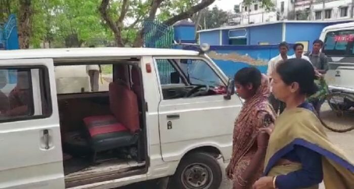 অল্প পরিশ্রম করে বেশী রোজগারের নেশায় চোলাই মদ পাচার করতে বেরিয়ে গ্রেপ্তার তিন মহিলা