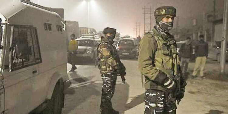 উত্তর কাশ্মীরের বারামুল্লায় সন্ত্রাসবাদী ও নিরাপত্তাবাহিনীর গুলির লড়াই, খতম ১ জঙ্গি, আহত তিন জওয়ানসহ ৪