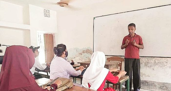 বিনা দোষে ১৯ দিন জেলের সাজা ভোগ করলেন বাংলাদেশের হিন্দু শিক্ষক, তদন্তে ধর্ম অবমাননার অভিযোগের সত্যতার প্রমাণ মেলেনি