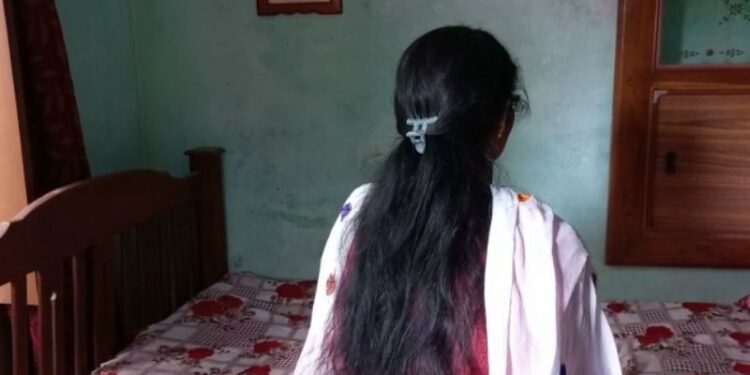 দীর্ঘ ১০ বছর ধরে সহবাসের পরেও অন্য মহিলাকে বিয়ে করার অভিযোগ তৃণমূল কাউন্সিলারের ছেলের বিরুদ্ধে, হাতের শিরা কেটে আত্মহত্যার চেষ্টা ‘প্রতারিত’ প্রেমিকার