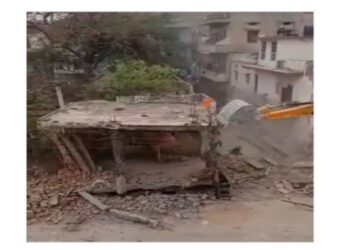 ‘গৌশালার পুরস্কার’ জয়ী গোয়ালঘর বুলডোজার দিয়ে গুঁড়িয়ে দিল রাজস্থানের গেহলট সরকার