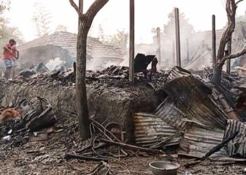 রতুয়ায় রান্নার গ্যাস সিলিন্ডার থেকে আগুন ছড়িয়ে ভস্মীভূত ৭ টি মাটির বাড়ি