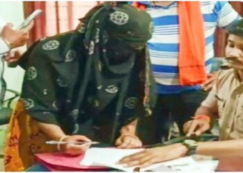 পরিচয় গোপন রেখে হিন্দু তরুনীকে প্রেমের জালে ফাঁসিয়ে বিয়ের পর লাগাতার গনধর্ষণ !  অভিযুক্তের বাড়ি বুলডোজার দিয়ে গুঁড়িয়ে দিল মধ্যপ্রদেশ সরকার