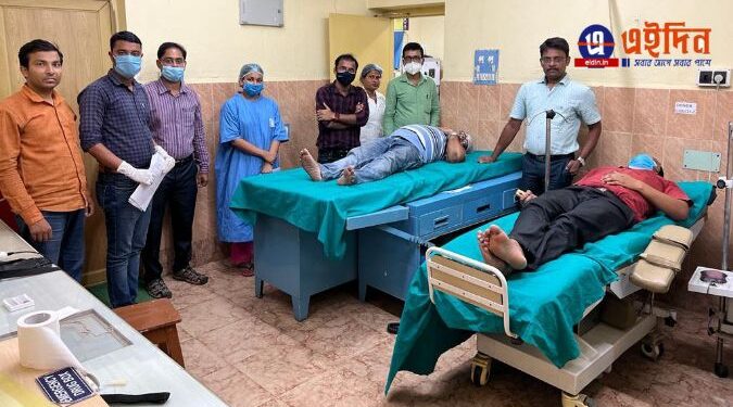 ব্লাডসেন্টারের রক্ত সঙ্কট কাটাতে এগিয়ে এলেন কাটোয়া হাসপাতালের চিকিৎসক, নার্স ও স্বাস্থ্যকর্মীরা
