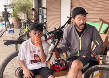 নেতাজী সুভাষচন্দ্র বসুর আদর্শ প্রচারের জন্য ২৫০০ কিমি সাইকেল ভ্রমন করছে দিল্লির ১০ বছরের কিশোর আরব ভরদ্বাজ