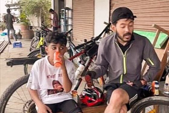 নেতাজী সুভাষচন্দ্র বসুর আদর্শ প্রচারের জন্য ২৫০০ কিমি সাইকেল ভ্রমন করছে দিল্লির ১০ বছরের কিশোর আরব ভরদ্বাজ
