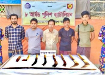 সংসার চালাতে অসামাজিক কাজকর্মে জড়াচ্ছে বাংলাদেশের রোহিঙ্গারা, ফের ডাকাতির আগে গ্রেফতার অস্ত্রসহ ৫
