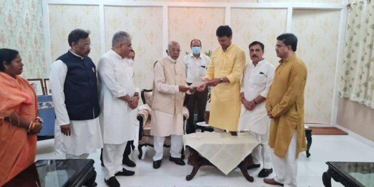 মুখ্যমন্ত্রীর পদ থেকে ইস্তফা দিলেন বিপ্লব কুমার দেব