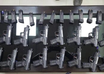 শ্রীনগরে গ্রেফতার দুই ‘হাইব্রিড টেরোরিস্ট’, উদ্ধার প্রচুর অস্ত্রসস্ত্র