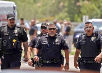 টেক্সাসে প্রাথমিক বিদ্যালয়ে বন্দুকধারীর হামলায় নিহত ১৮ শিশুসহ ২১