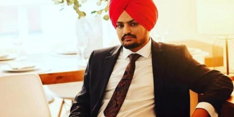 রাজ্য সরকার নিরাপত্তা প্রত্যাহার করতেই পাঞ্জাবি গায়ক সিধু মুজ ওয়ালাকে গুলি করে খুন করল দুষ্কৃতীরা