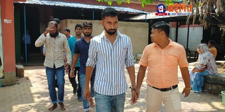 বিহারের দুই দুষ্কৃতীসহ ৩ জনকে গ্রেফতার করল মঙ্গলকোট থানার পুলিশ, উদ্ধার আগ্নেয়াস্ত্র ও বিপুল পরিমান গাঁজা