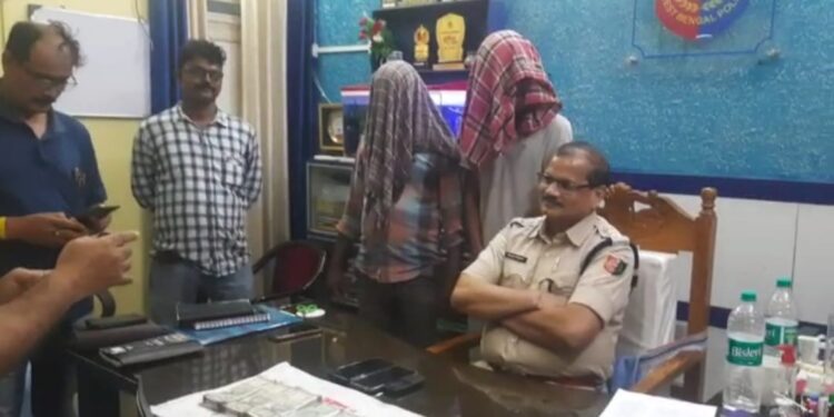 ঘটনার তিন ঘন্টার মধ্যেই দুই ছিনতাইবাজকে গ্রেফতার করল আউশগ্রাম থানার পুলিশ