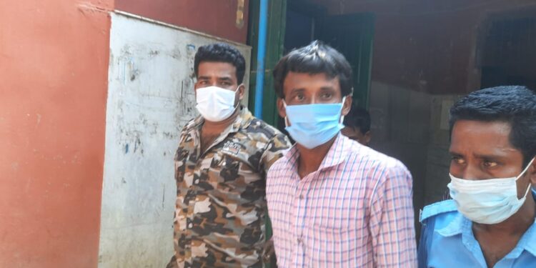 মাদ্রাসার তালা ভেঙে চুরির ঘটনায় গ্রেফতার ২