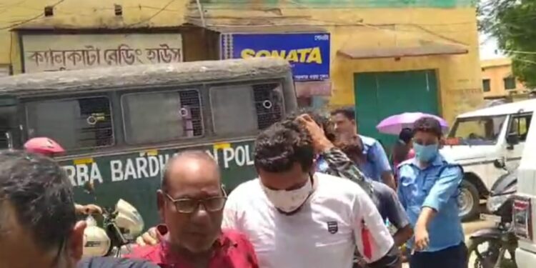 তেজস্ক্রিয় পদার্থ বিক্রি করতে এসে এসটিএফের অভিযানে পাকড়াও তিন দুস্কৃতি