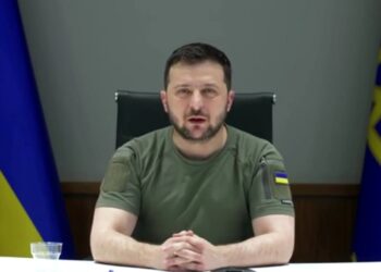 যুদ্ধ থামাতে পুতিনের সঙ্গে মুখোমুখি বসতে চান জেলেনস্কি