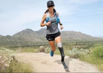 ক্যানসারে এক পা হারিয়েও টানা ১০২ দিনে ১০২ টি ম্যারাথনে অংশ নিয়েছেন মার্কিন মহিলা জ্যাকি হান্ট