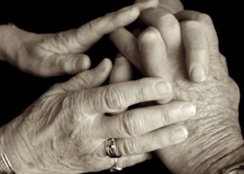 ৪ সন্তানের বাবার সঙ্গে পালালো ৮ সন্তানের জননী,আদালত দিল অনুমতি