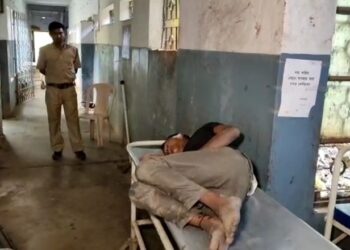 কিশোরকে গলায় ছুরি চালিয়ে খুনের চেষ্টা, গ্রেফতার সৎ বাবা