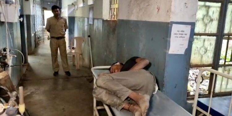 কিশোরকে গলায় ছুরি চালিয়ে খুনের চেষ্টা, গ্রেফতার সৎ বাবা