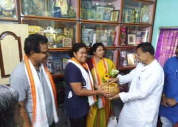 মলোকাই চ্যানেল  জয়ের ইতিহাস সৃষ্টি করা সাঁতারু সায়নীর সরকারী চাকরির জন্য মুখ্যমন্ত্রীর দ্বারস্থ হচ্ছেন মন্ত্রী স্বপন দেবনাথ