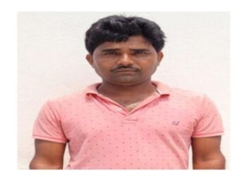 অজয়ে বালি লুটের অভিযোগ, রেলকর্মী বীরভূমের শেখ জিয়ারুনসহ ২ জনকে গ্রেফতার করল মঙ্গলকোট থানার পুলিশ