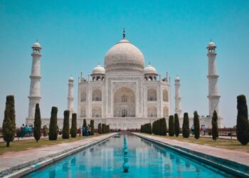 আর্কিওলজিক্যাল সার্ভে অফ ইন্ডিয়াকে দিয়ে তাজমহলের ২২ টি বন্ধ ঘর খোলার দাবি