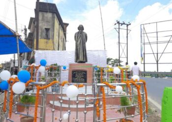 শহর কলকাতার অনুকরণে গ্রামীণ এলাকার সড়ক পথের পরিচিতিতেও স্থান করে নিলেন বঙ্গের দুই কবি রবীন্দ্রনাথ ও নজরুল