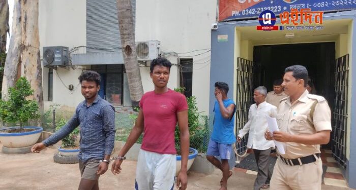 ভাতারে সড়ক পথের ধারে গাছ কেটে পাচারের চেষ্টার অভিযোগ, গ্রেফতার ৫