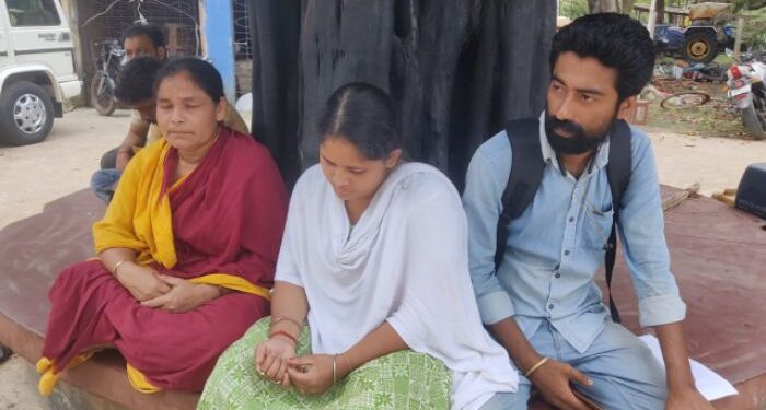 ত্রিকোণ প্রেমের জেরে কলেজ ছাত্রের আত্মঘাতী হওয়ার ঘটনায় ভাতার থানায় অভিযোগ দায়ের