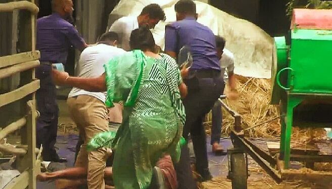 বাংলাদেশে ফের আক্রান্ত সংখ্যালঘু : পুলিশের সামনেই  হামলা চালালো কাউন্সিলর ও তার পরিবার