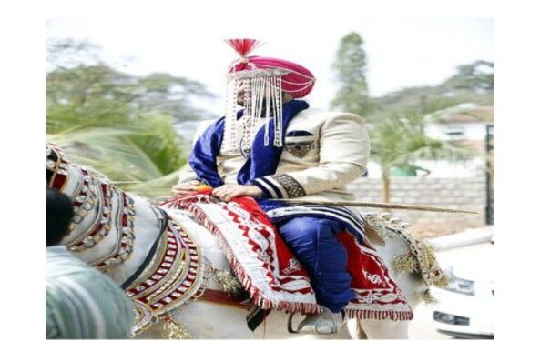 দলিত হয়ে ঘোড়ায় চড়ে বিয়ে করতে যাওয়ার অপরাধে বরকে আটকে দিল দূষ্কৃতীদল, উদ্ধার করতে গিয়ে আক্রান্ত পুলিশ