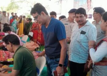 এলাকার মহিলাদের নিয়ে রক্তদান শিবিরের আয়োজন হল গুসকরা পুলিশ বিট হাউসে