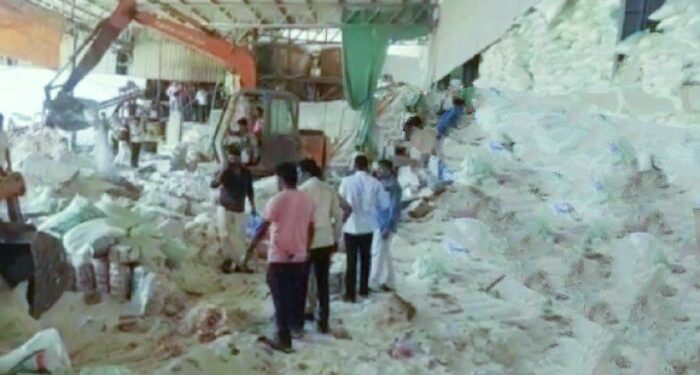 গুজরাটের মোরবির নুনের কারখানায় দেওয়াল ধ্বসে মৃত্যু ১২ শ্রমিকের, ৩০ শ্রমিকের মৃত্যুর আশঙ্কা