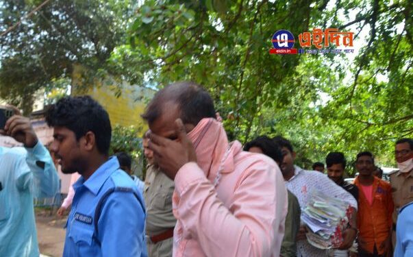 মঙ্গলকোটে অনলাইনে জুয়ো চক্রের পান্ডা আরসেদ আলি সেখকে গ্রেফতার করল পুলিশ, উদ্ধার লক্ষাধিক টাকা, কম্পিউটার, গহনা, নথিপত্র