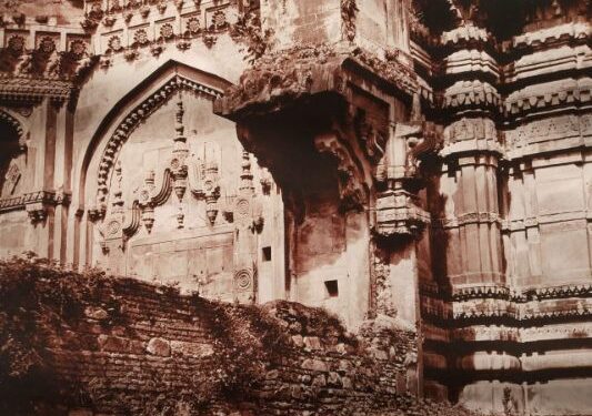 জ্ঞানবাপী বিতর্কিত কাঠামোর পশ্চিম দেয়ালে শেষনাগ এবং দেবতাদের নিদর্শন  : প্রাক্তন কমিশনার অজয় ​​মিশ্রের রিপোর্টে দাবি