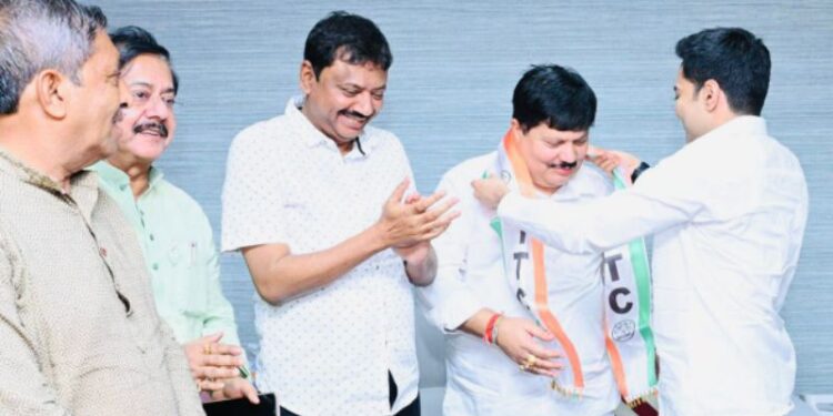 জল্পনার অবসান ঘটিয়ে ফের দলবদল করলেন অর্জুন সিং, ফিরলেন পুরনো দলে