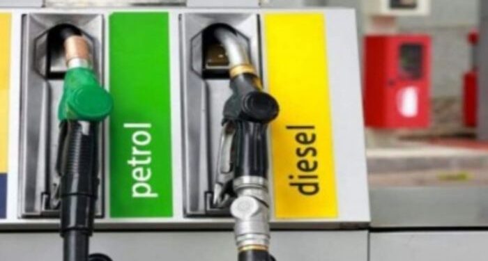 কেন্দ্র সরকার আবগারি শুল্ক কমানোয় একধাপে অনেটাই কমলো পেট্রোল ও ডিজেলের দাম, কেন্দ্র সরকারের দেখে দাম কমালো কেরালা