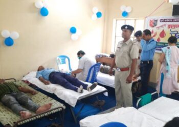 পূর্ব বর্ধমান জেলার গলসি থানার উদ্যোগে রক্তদান শিবির, আয়োজন করা হল শিশুদের প্রবন্ধ প্রতিযোগিতা