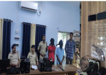 ঝুপড়িতে থেকে অপরাধমূলক কাজকর্ম, ২ দাগি দুষ্কৃতীকে পাকড়াও করল পুলিশ, উদ্ধার আগ্নেয়াস্ত্রসহ চোরাই গহনা